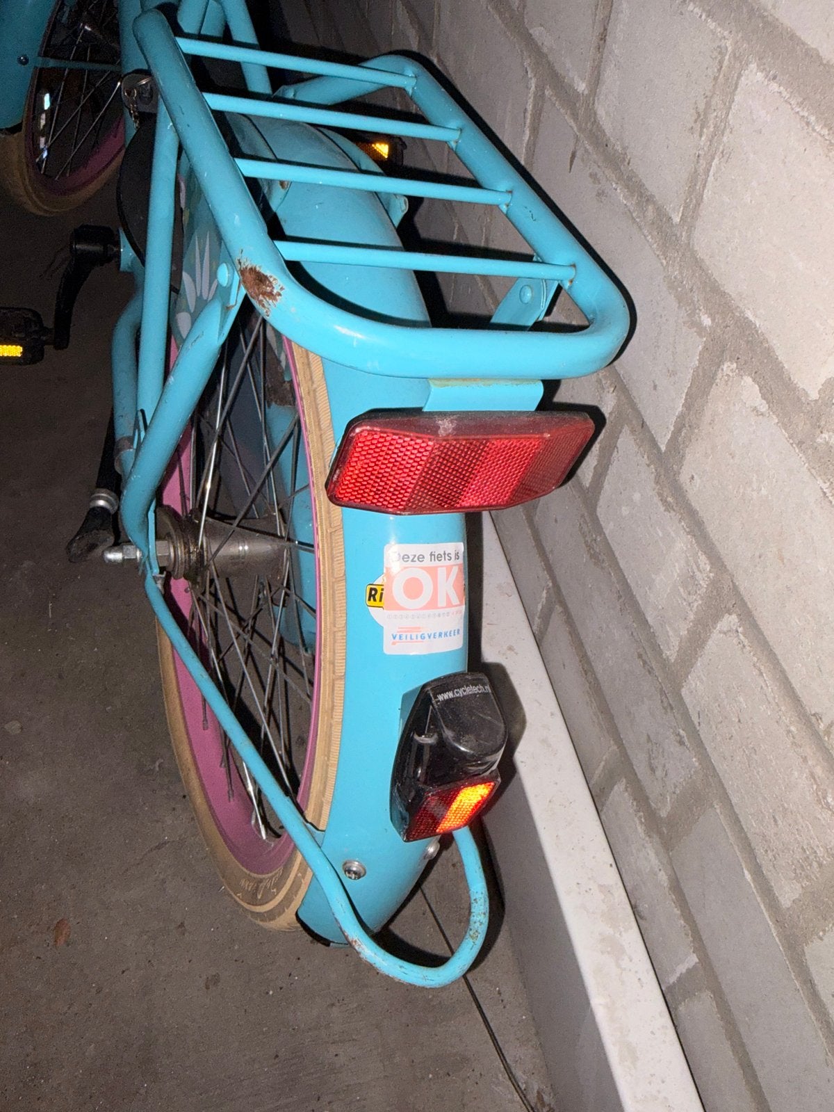 Kinderfiets 20 inch - Blauw/Roze met bagagedrager, Fietsen en Brommers, Ophalen, Gebruikt, Velgrem, Handrem
