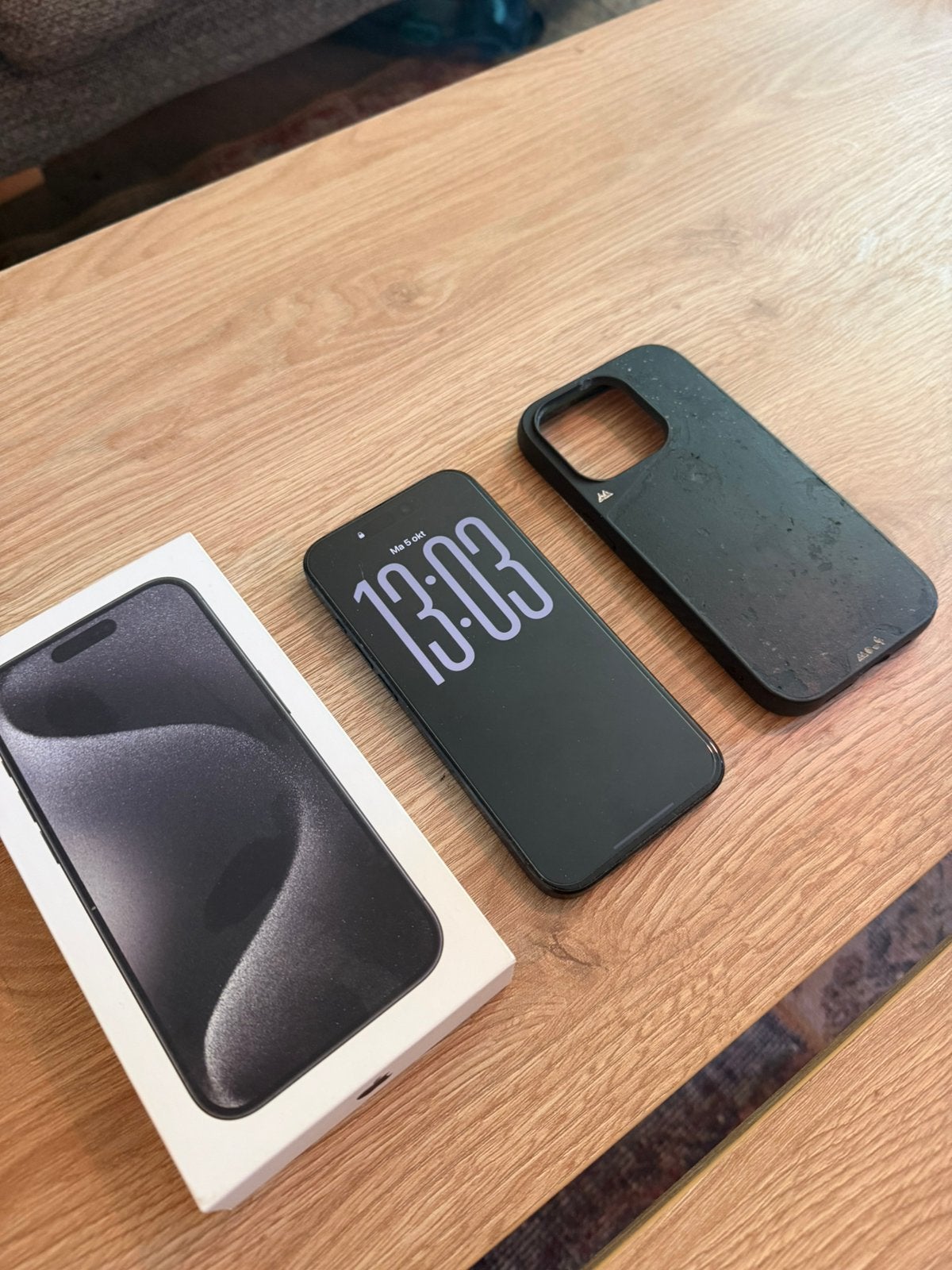 iPhone 15 Pro met Mous case, Ophalen of Verzenden, Zo goed als nieuw, Zwart, IPhone 15 Pro