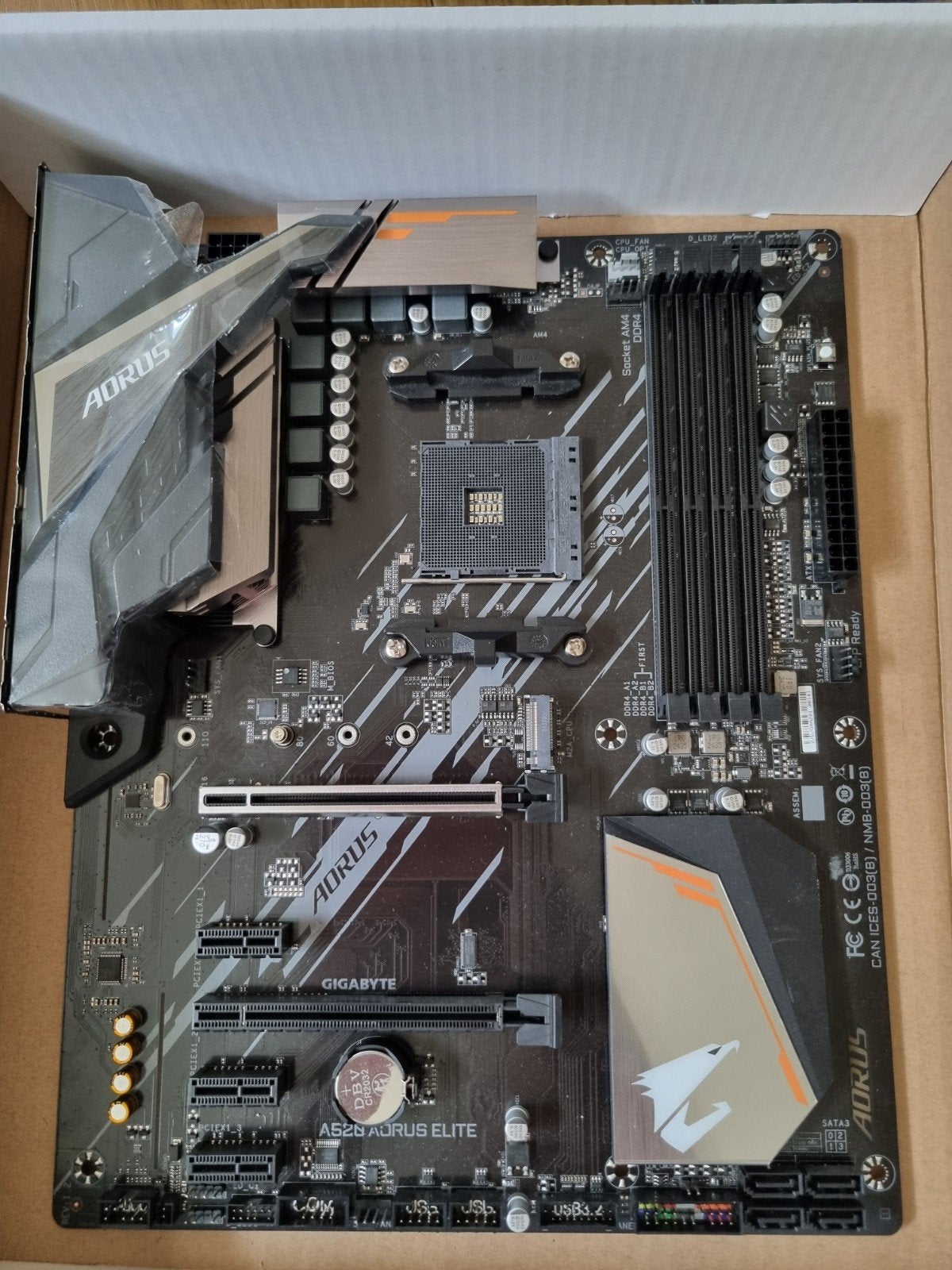 Moederbord (Socket AM4, DDR4), Computers en Software, Moederborden, DDR4, AM4, Ophalen of Verzenden, Zo goed als nieuw