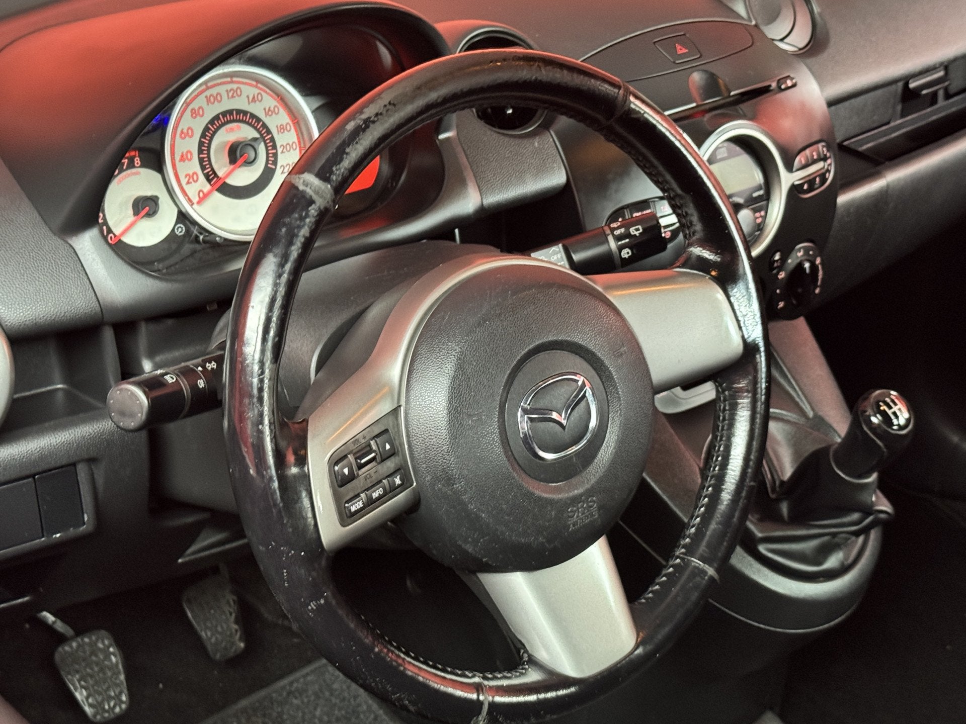 Mazda 2 1.3hp S-VT Touring | Zo Mee | Airco | APK 04-01-2027, Auto's, Voorwielaandrijving, Gebruikt, 4 cilinders, 4 stoelen