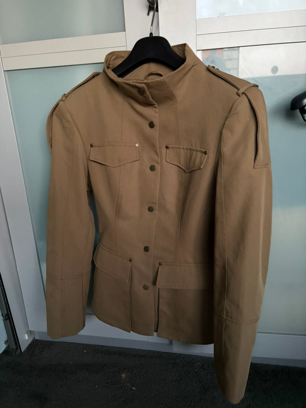 Zara jas/ blazer.. legergroen, Kleding | Dames, Jasjes, Kostuums en Pakken, Ophalen of Verzenden, Nieuw, Groen