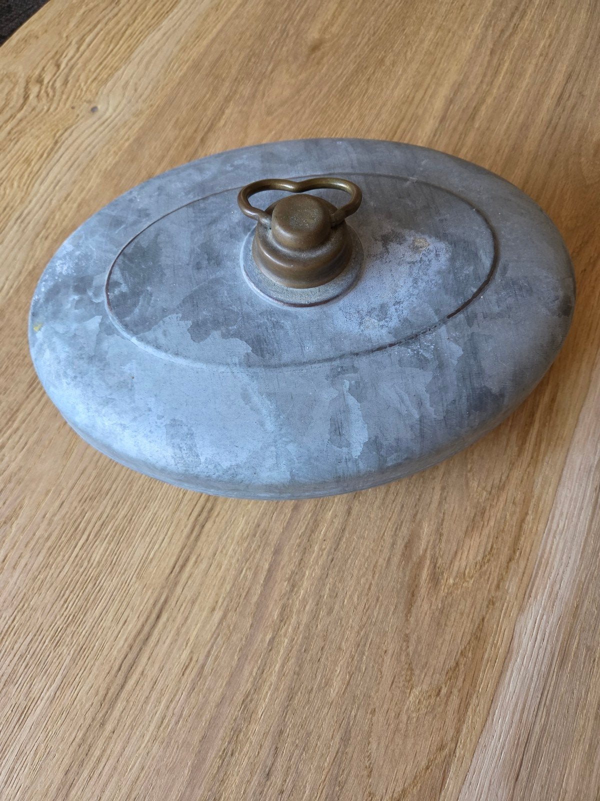 Vintage metalen kruik met messing dop, Verzenden