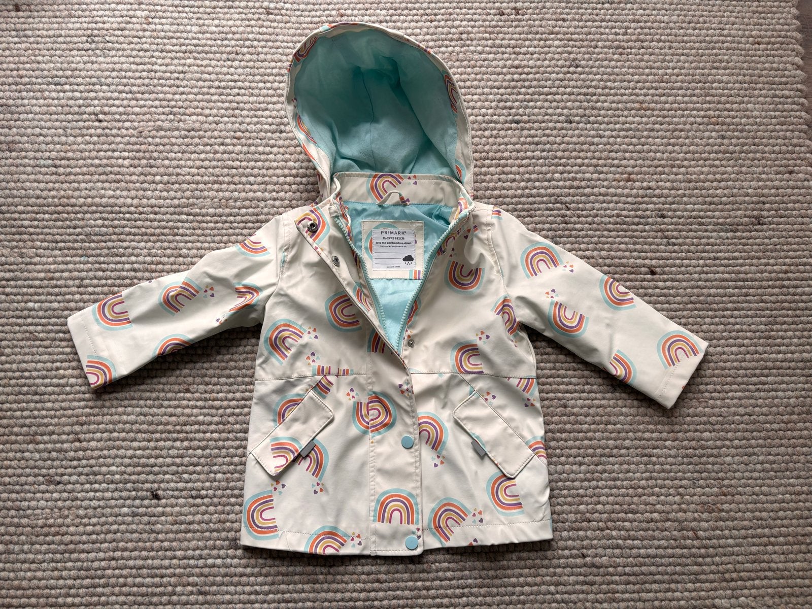 Primark regenjas met regenboog print, maat 92 (valt groter), Ophalen of Verzenden, Gebruikt, Jongen of Meisje, Jas