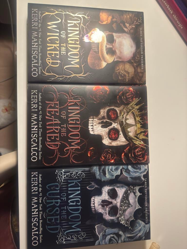 Kingdom of the Wicked serie - Kerri Maniscalco (3 boeken), Boeken, Ophalen of Verzenden, Zo goed als nieuw, Amerika
