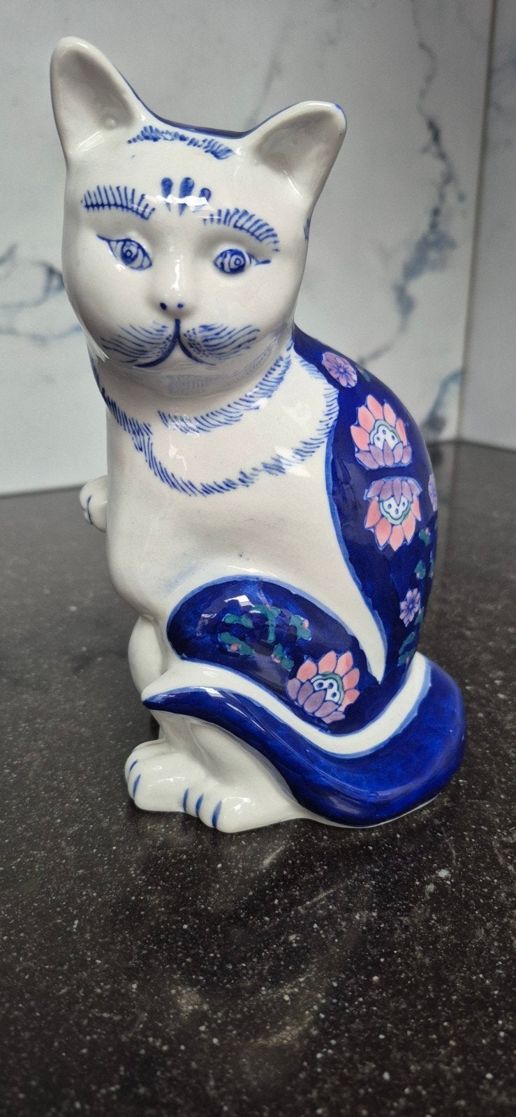 Decoratief Kattenbeeldje - Blauw met Bloemen (20cm), Verzamelen, Ophalen of Verzenden, Gebruikt, Dier
