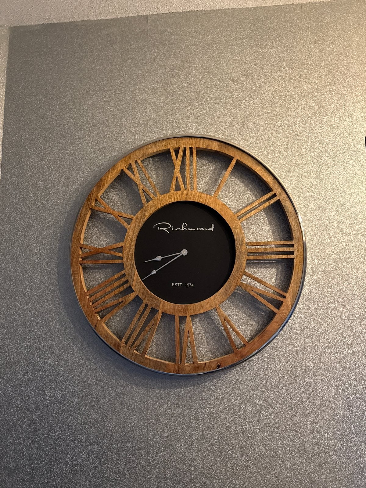 Richmond Wandklok Hout Zwart - Romeinse Cijfers, Ophalen, Wandklok, Bruin, Analoog
