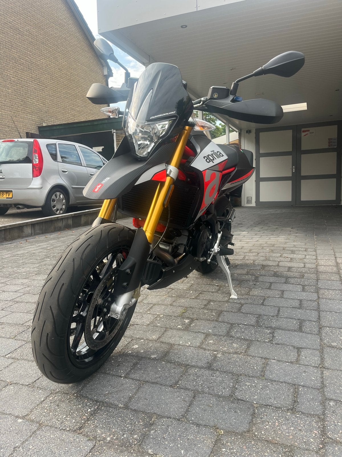 Aprilia Dorsoduro 900 - Krachtige Supermoto, Aprilia, Handgeschakeld, SuperMoto, Gebruikt