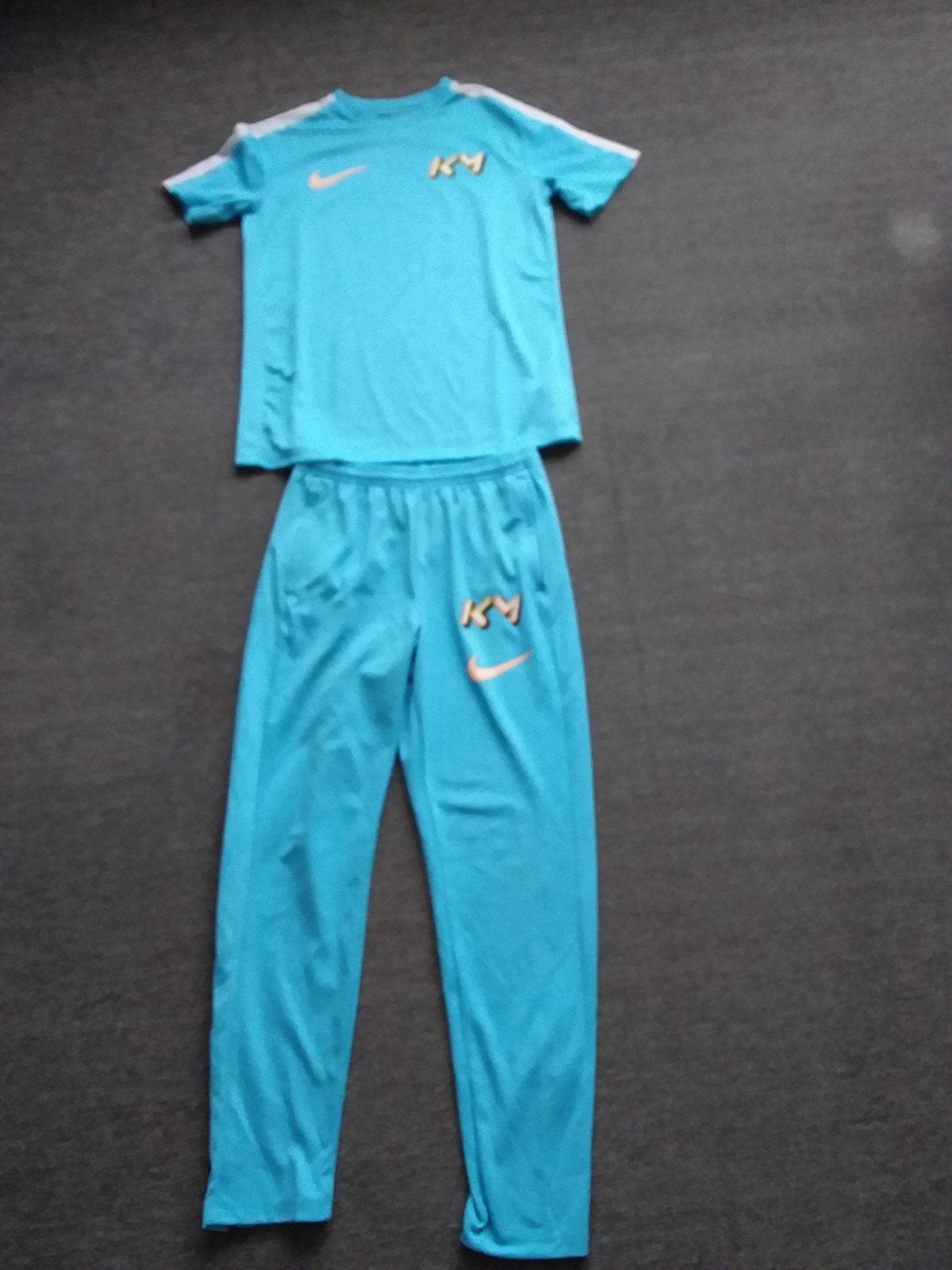Nike jogging pak maat 158., Kinderen en Baby's, Kinderkleding | Maat 158, Ophalen of Verzenden, Zo goed als nieuw, Jongen, Broek