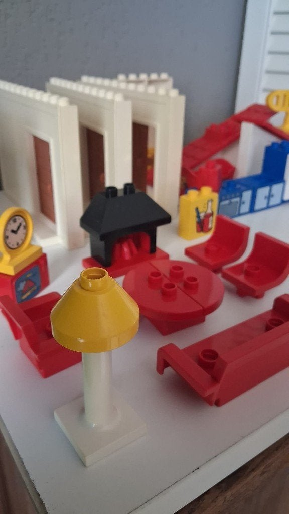 Duplo Lego huis met inboedel en tuinset met parasol, Overige thema's, Overige typen, Ophalen of Verzenden, Zo goed als nieuw