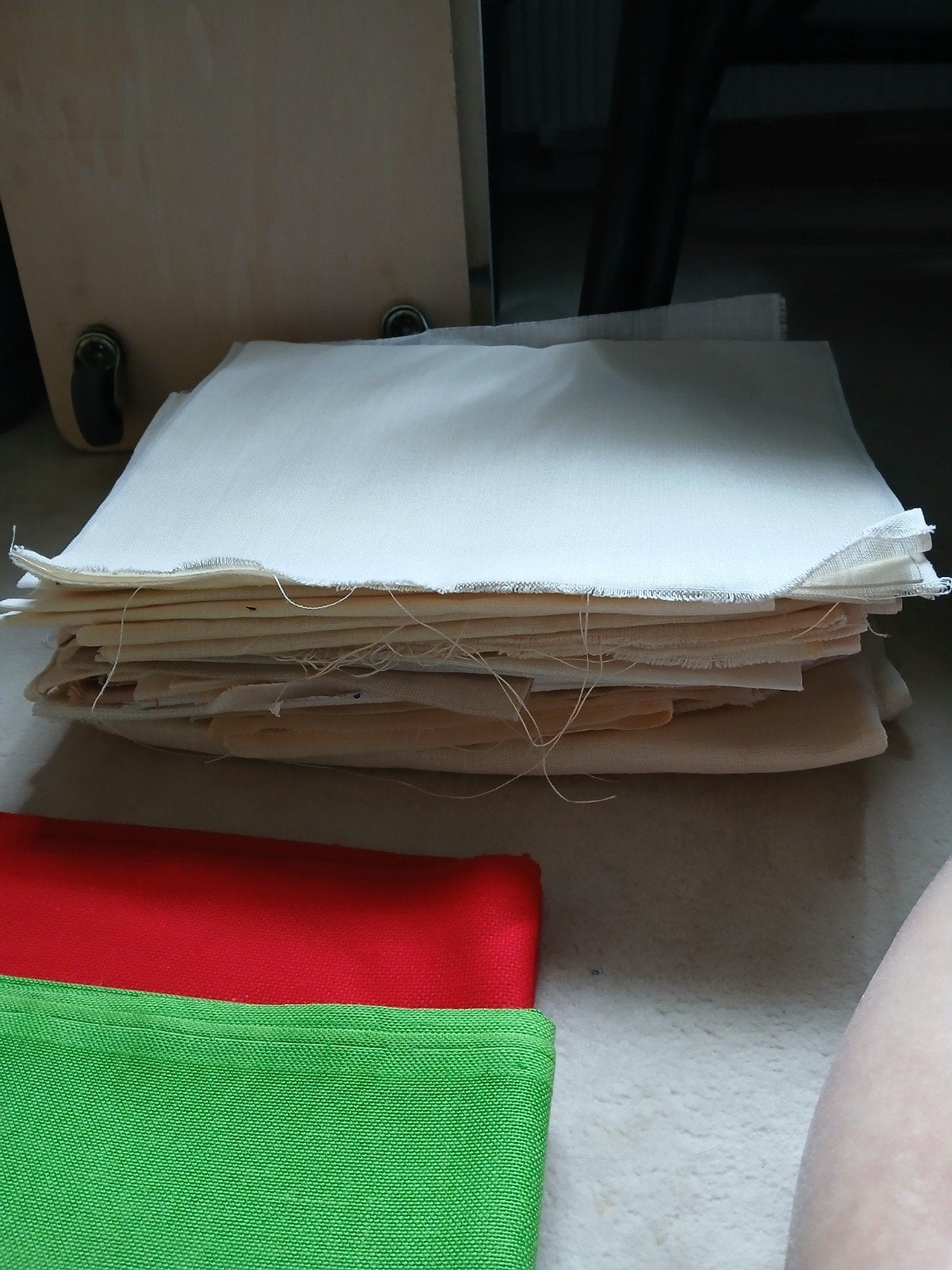 Ca. 54 Lapjes Borduurstof, Ophalen of Verzenden, Borduurpakket