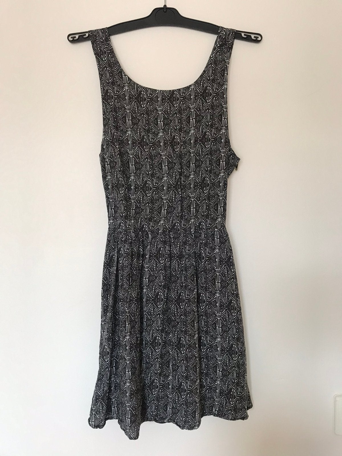 Pull & Bear M zwart witte jurk grafische print open zijkant, Maat 38/40 (M), Zwart, Ophalen of Verzenden, Pull & Bear