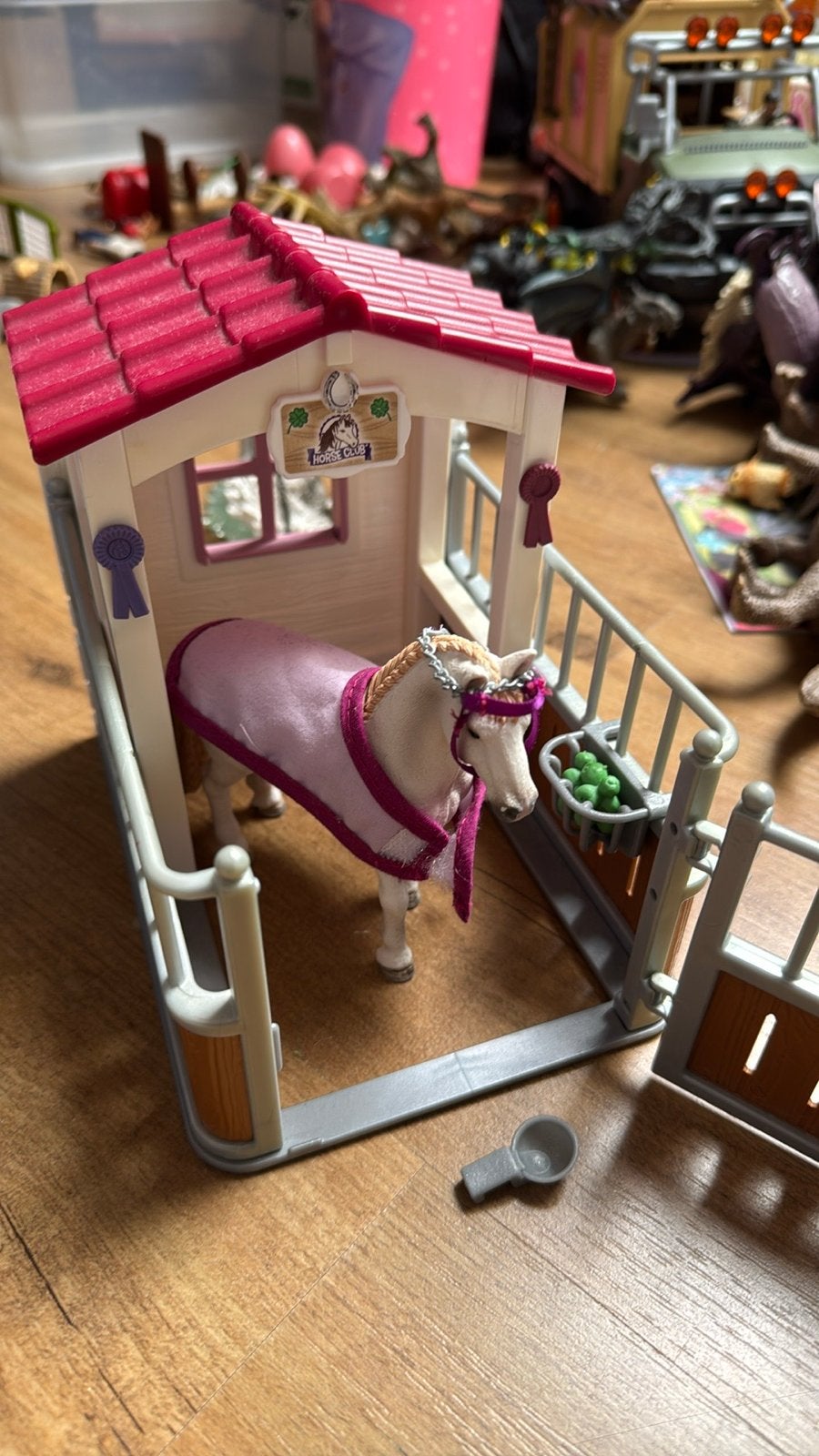 Schleich paardenstal met paard en accessoires, Ophalen of Verzenden, Gebruikt
