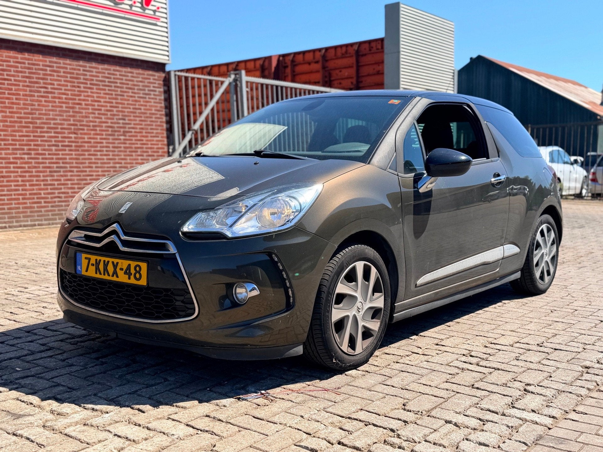 Citroen DS3 1.2 VTi Chic, Voorwielaandrijving, Euro 5, 1199 cc, Bruin