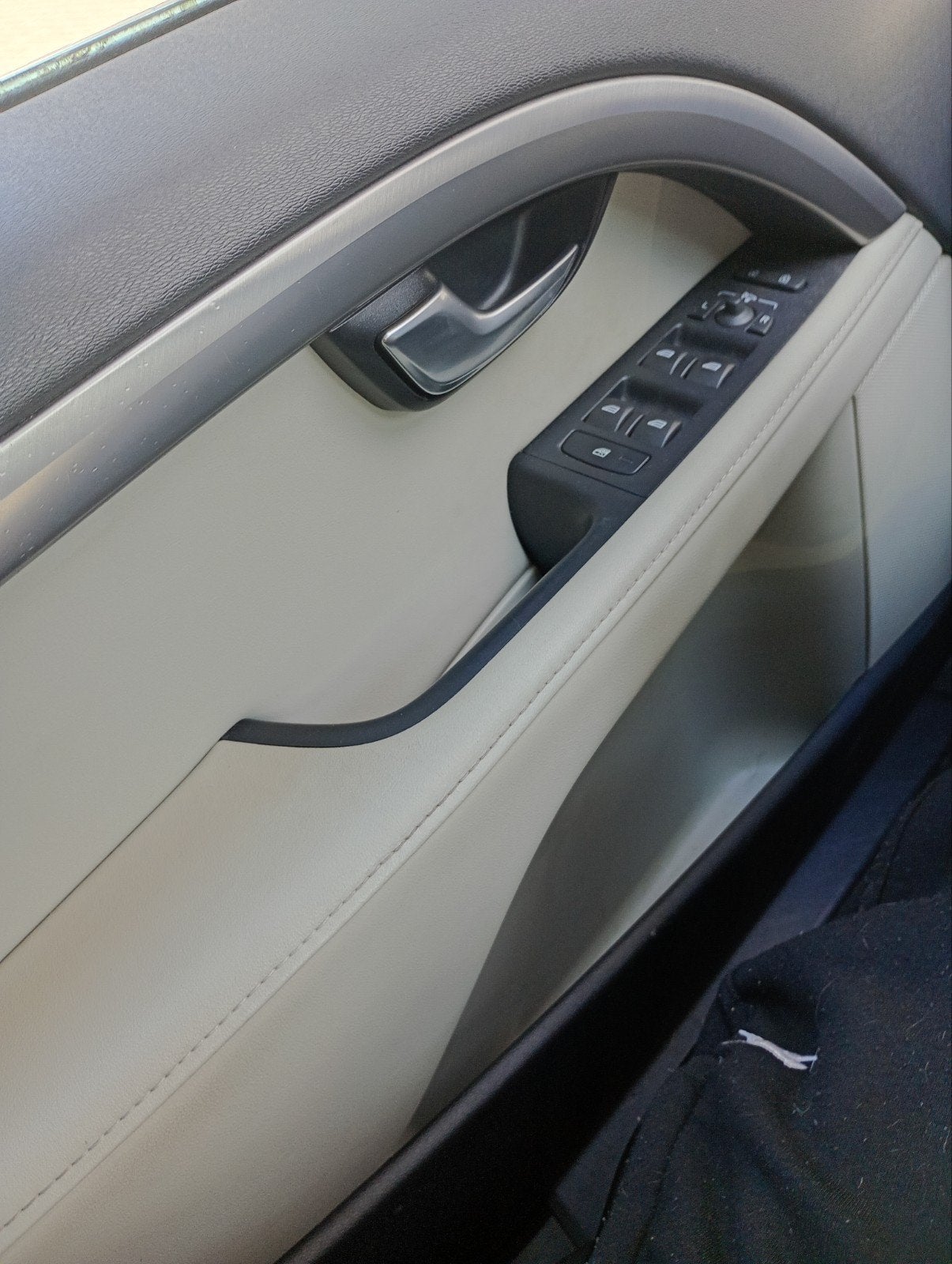 Volvo v70 t4 benzine zwart NAP, Voorwielaandrijving, Adaptive Cruise Control, Zwart, Leder