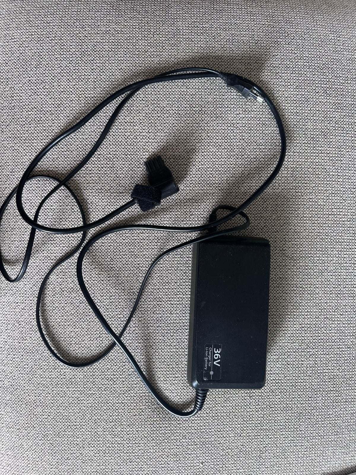 Oplader voor Panasonic flyer gazelle 36V accu’s (2jr oud), Zo goed als nieuw