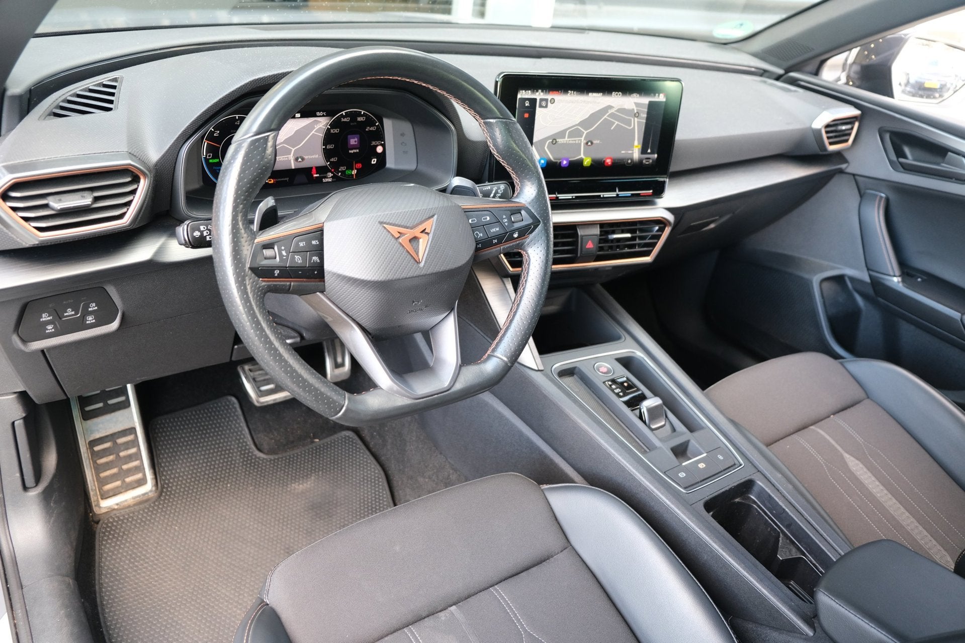 CUPRA Leon 1.4 e-Hybrid 204PK Graphene Led Navi ACC Keyless, Auto's, Dealer onderhouden, 77 km/l, Gebruikt, Zwart