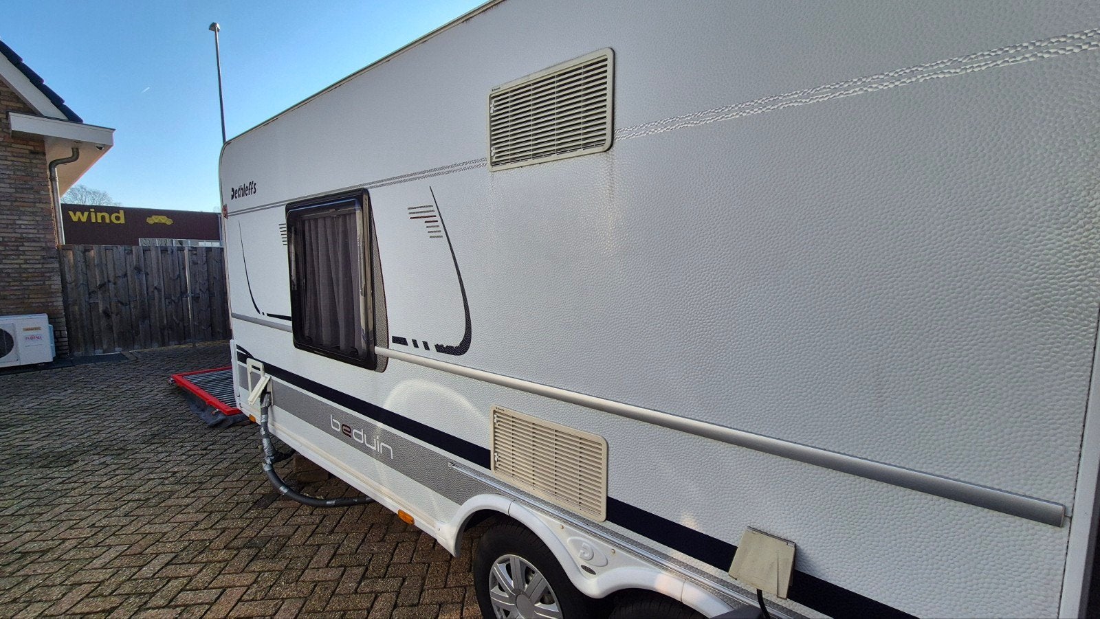 Dethleffs Beduin 690 (2012) Wintereditie met vloerverwarming, Caravans en Kamperen, Oven, Rondzit, Frans bed, Particulier