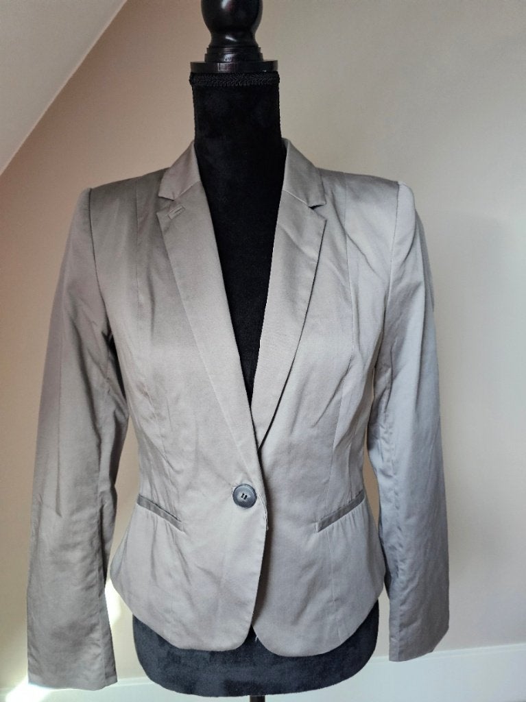 Kaki kleurige blazer van het merk H&M, Maat 38/40 (M), H&M, Ophalen of Verzenden, Zo goed als nieuw