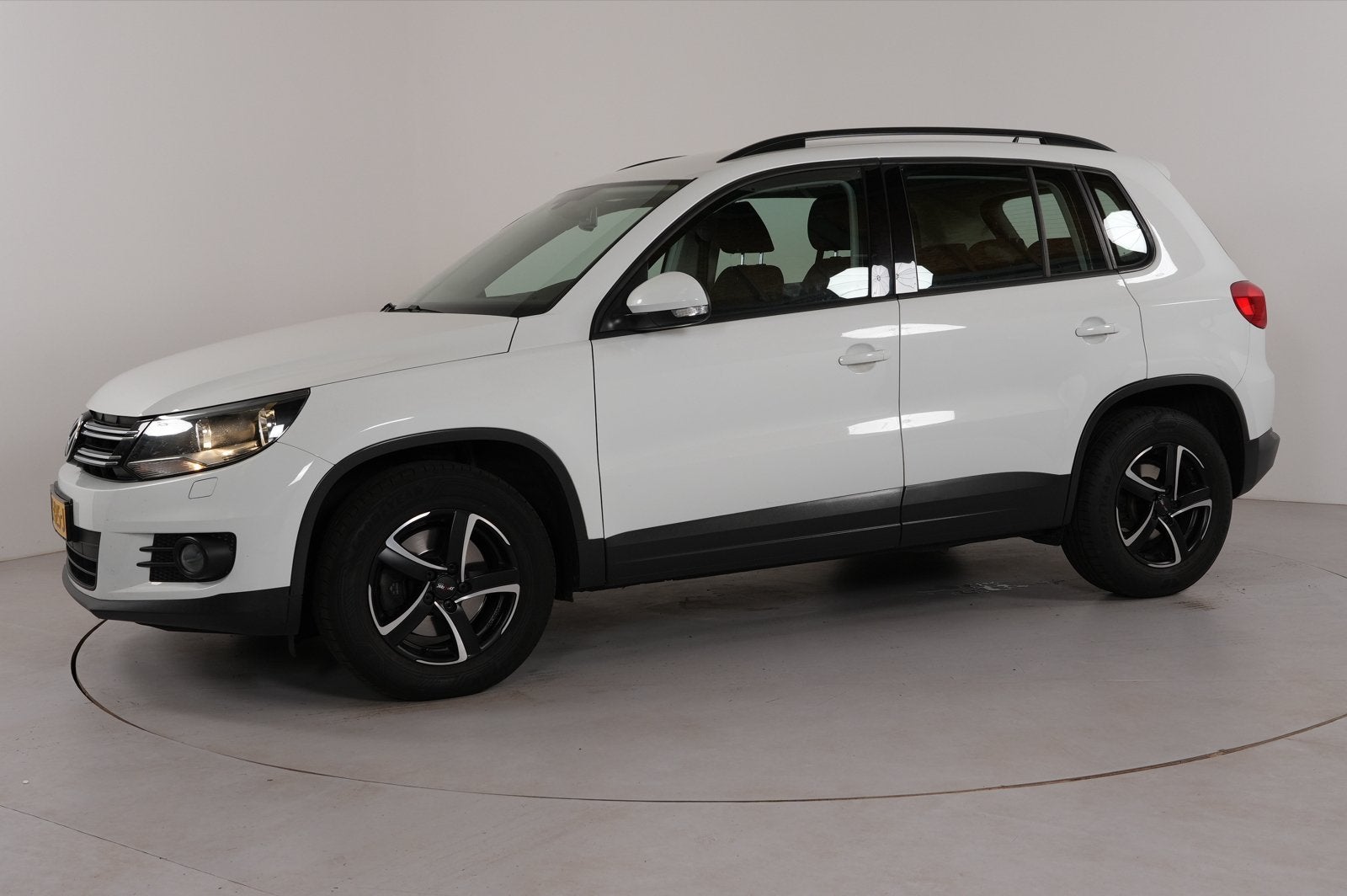 Volkswagen Tiguan 2.0 TDI 103KW 2014 Wit, Auto's, Volkswagen, Stof, Zwart, 4 cilinders, 2000 kg