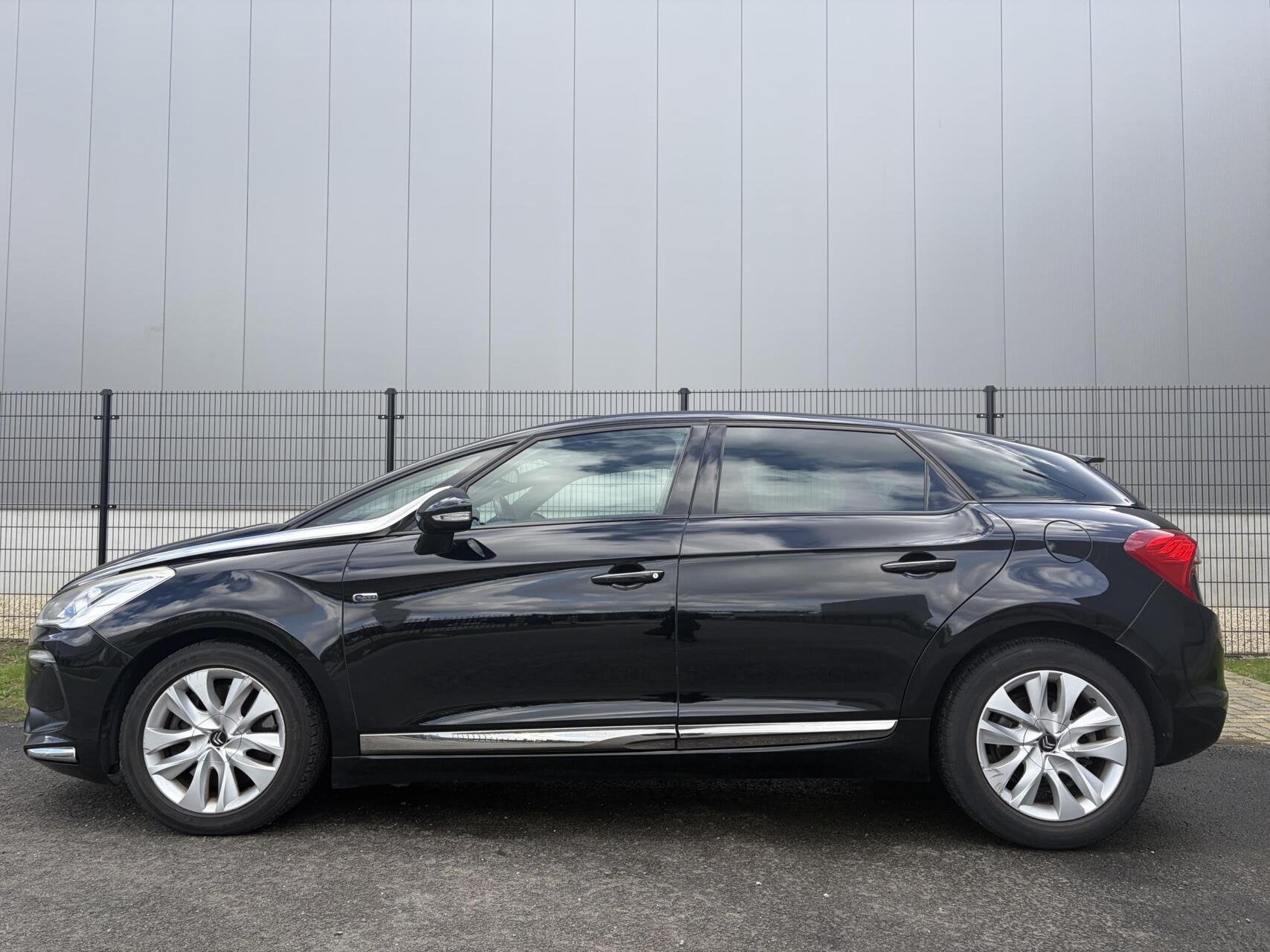 Citroen DS5 2.0 Hybrid4 Sport Chic | MEMORY | STOELMASSAGE, Auto's, Automaat, Euro 5, Zwart, 4 cilinders