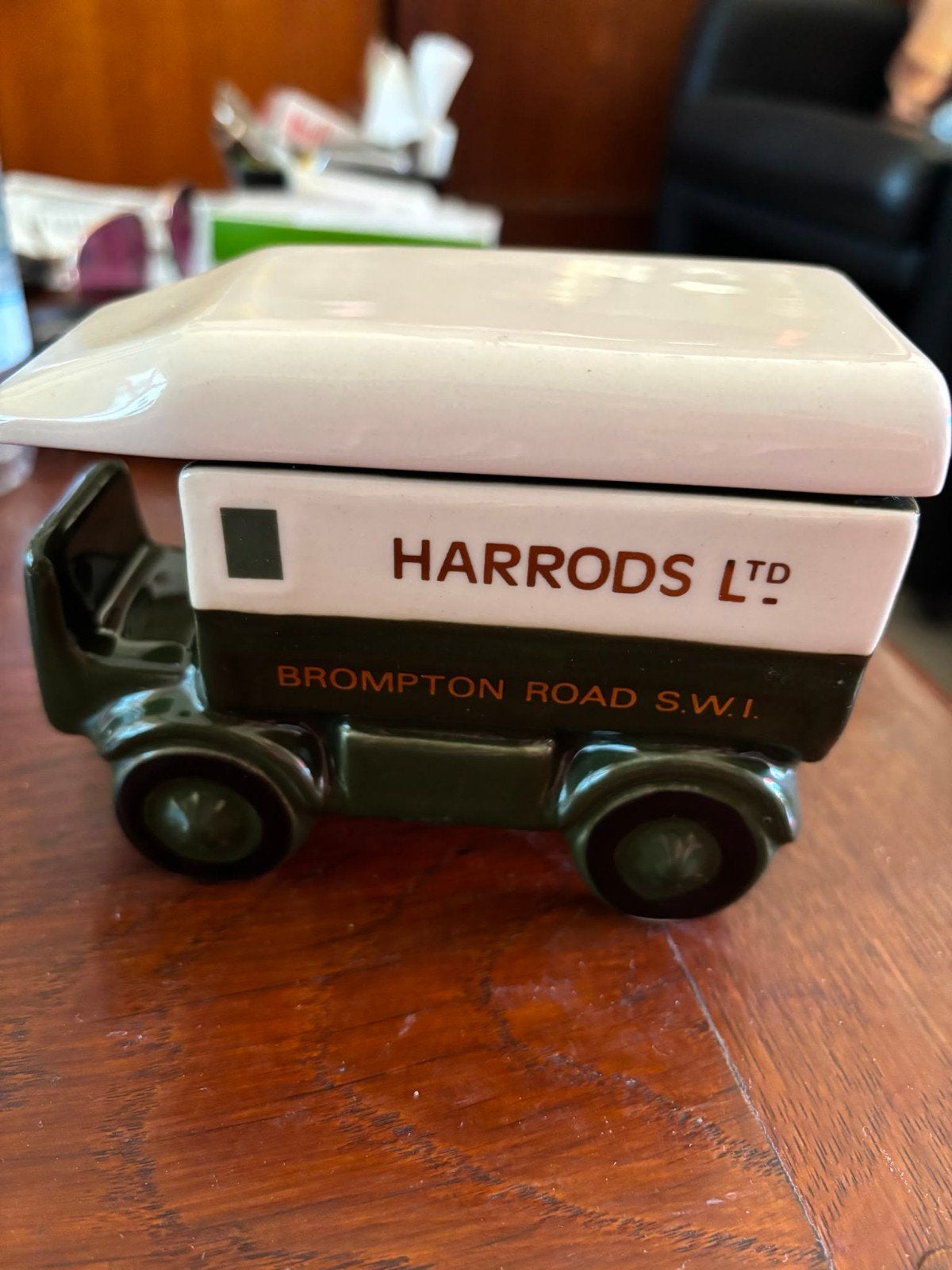 Harrods LTD London Pottery busje in absolute nieuwstaat, Verzenden