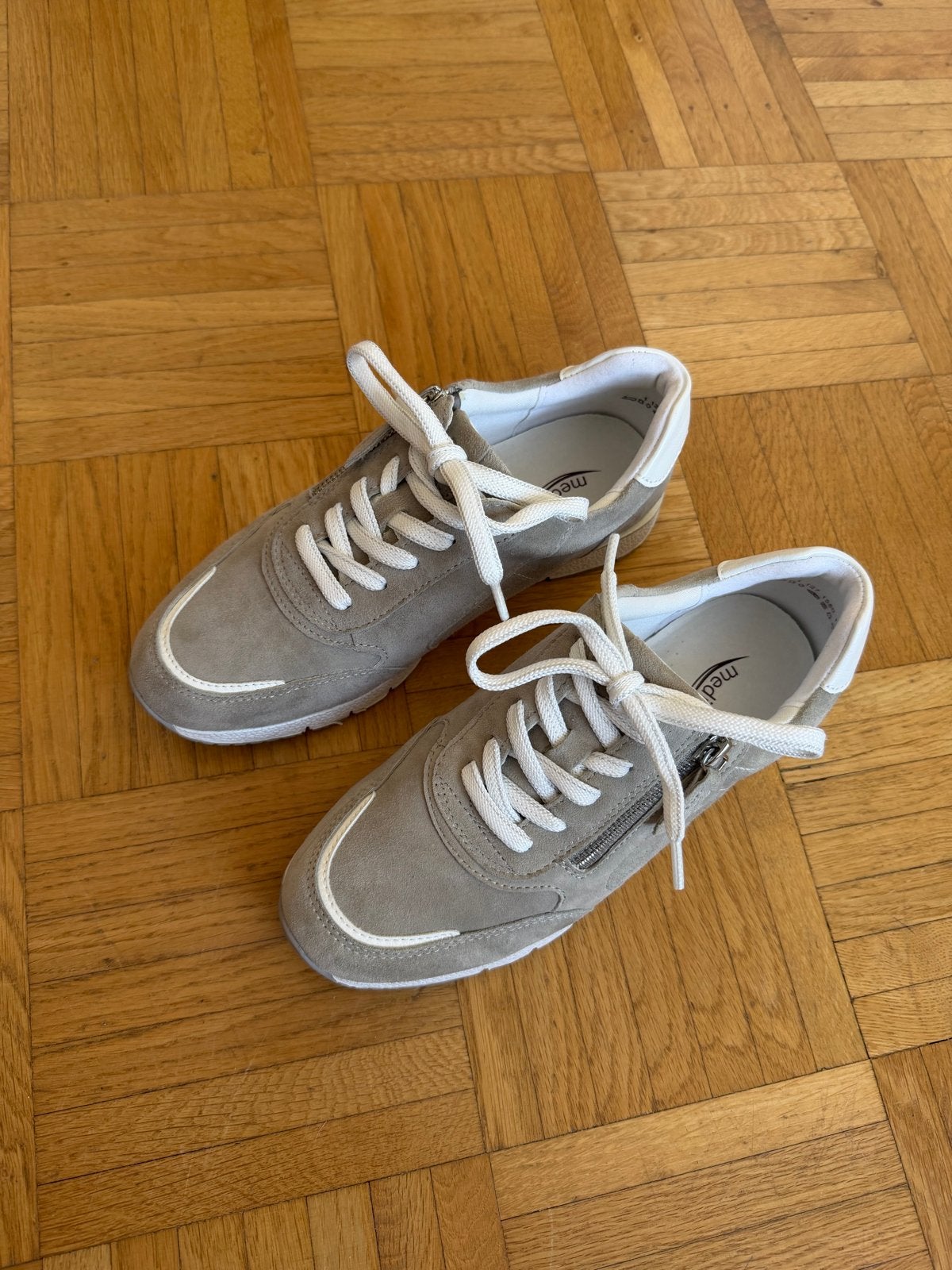 Medicus sneakers maat 38, Ophalen of Verzenden, Zo goed als nieuw, Grijs, Sneakers of Gympen