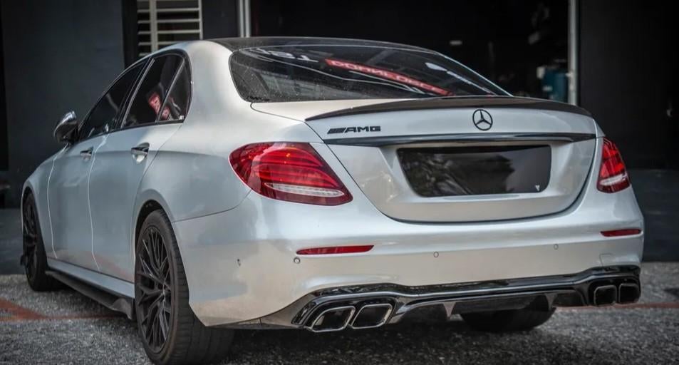 Mercedes E63s AMG Look diffuser + Uitlaatstukken S213/W213, Nieuw, Ophalen of Verzenden, Achter, Universele onderdelen