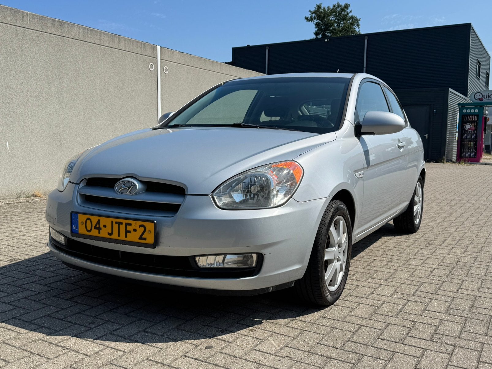 Hyundai Accent | Airco | Trekhaak | APK | Goed onderhouden, Voorwielaandrijving, Metallic lak, Zwart, 4 cilinders