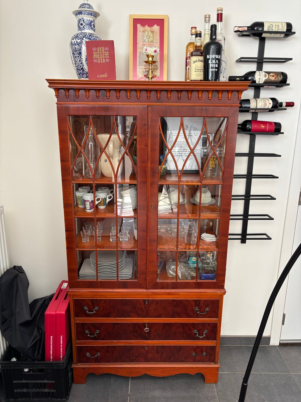 Klassieke mahoniehouten vitrinekast met glasdeuren, Ophalen