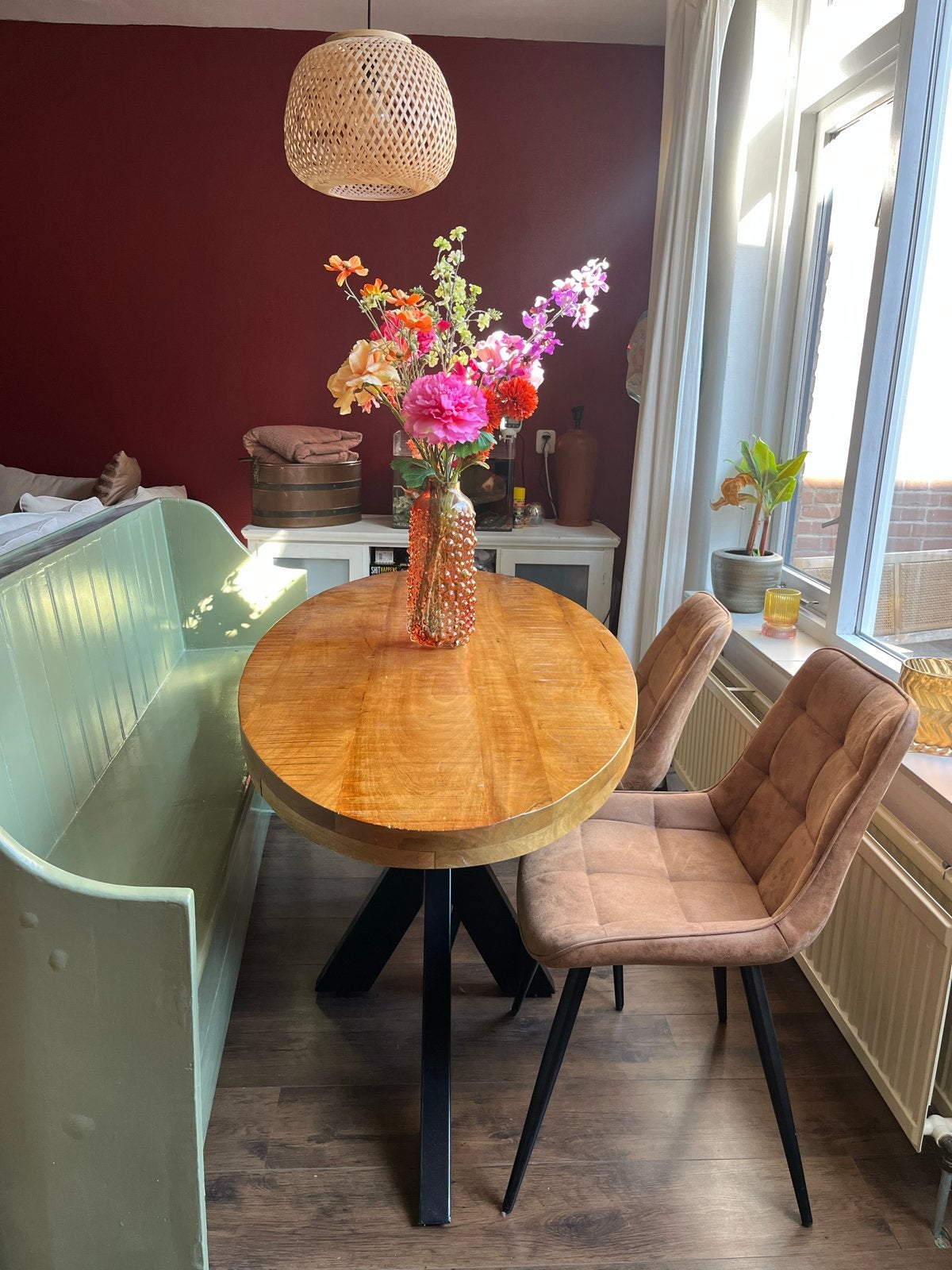 Ovale eettafel met houten blad en zwarte poten, Ophalen, 50 tot 100 cm, Zo goed als nieuw, 150 tot 200 cm