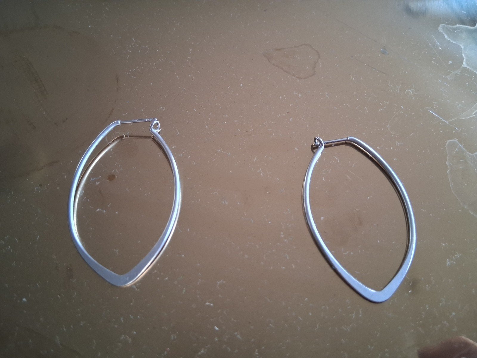 Lange zilverkleurige oorbellen, Overige materialen, Hangers, Nieuw, Ophalen of Verzenden
