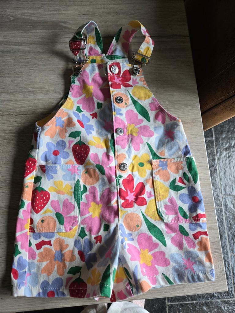 Primark Cares Bloemenprint Tuinbroekje Maat 116, Kinderen en Baby's, Kinderkleding | Maat 116, Meisje, Primark Cares, Nieuw, Ophalen