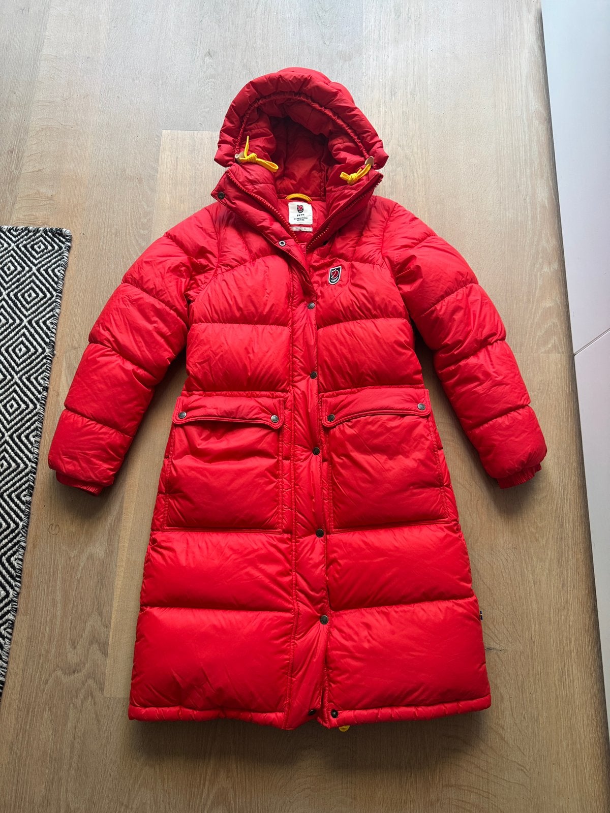 Prachtige fjallraven expedition long down parka maat s dons, Ophalen of Verzenden, Gedragen, Maat 36 (S), Rood