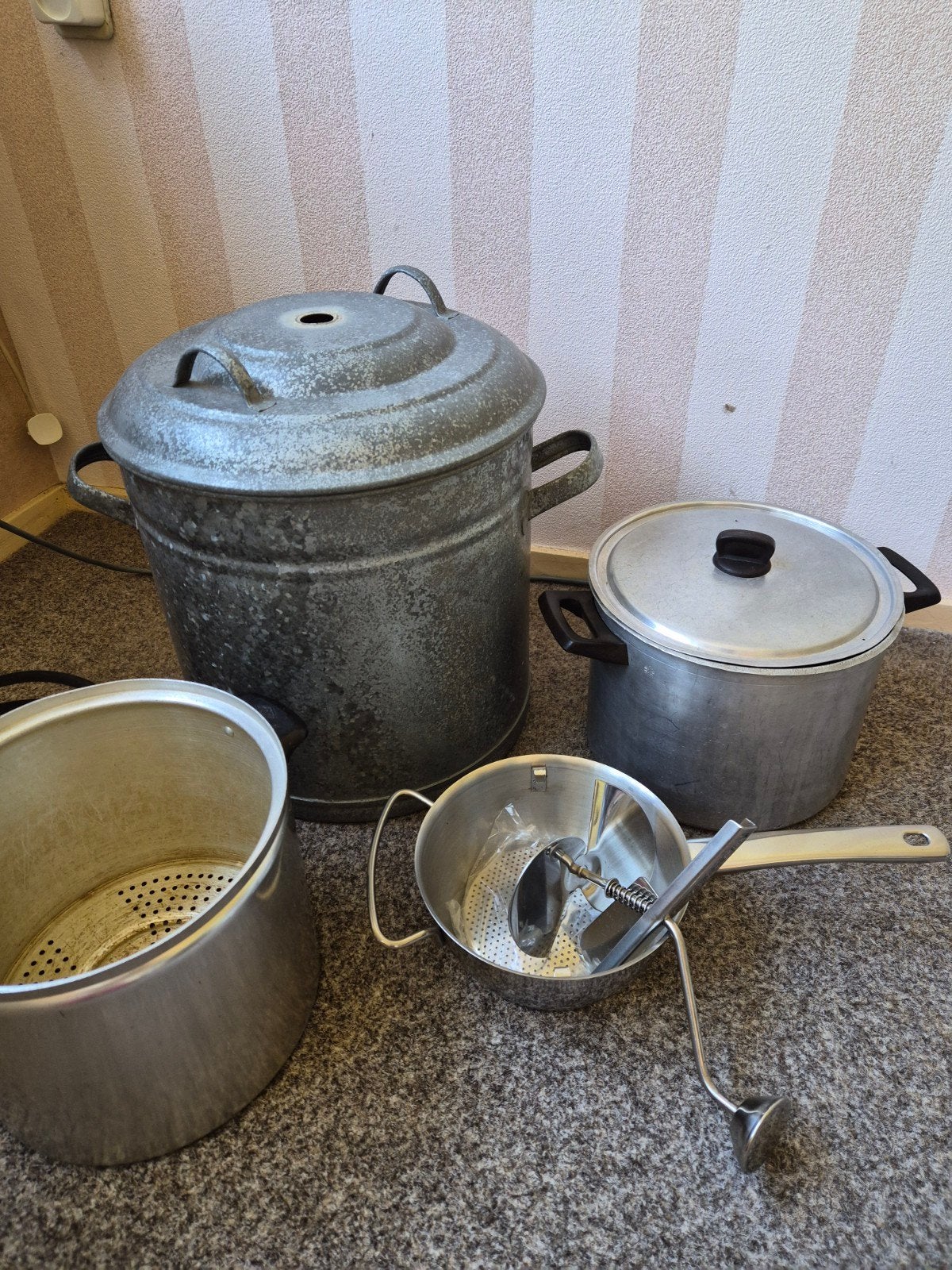Weckketel met toebehoren, Ophalen