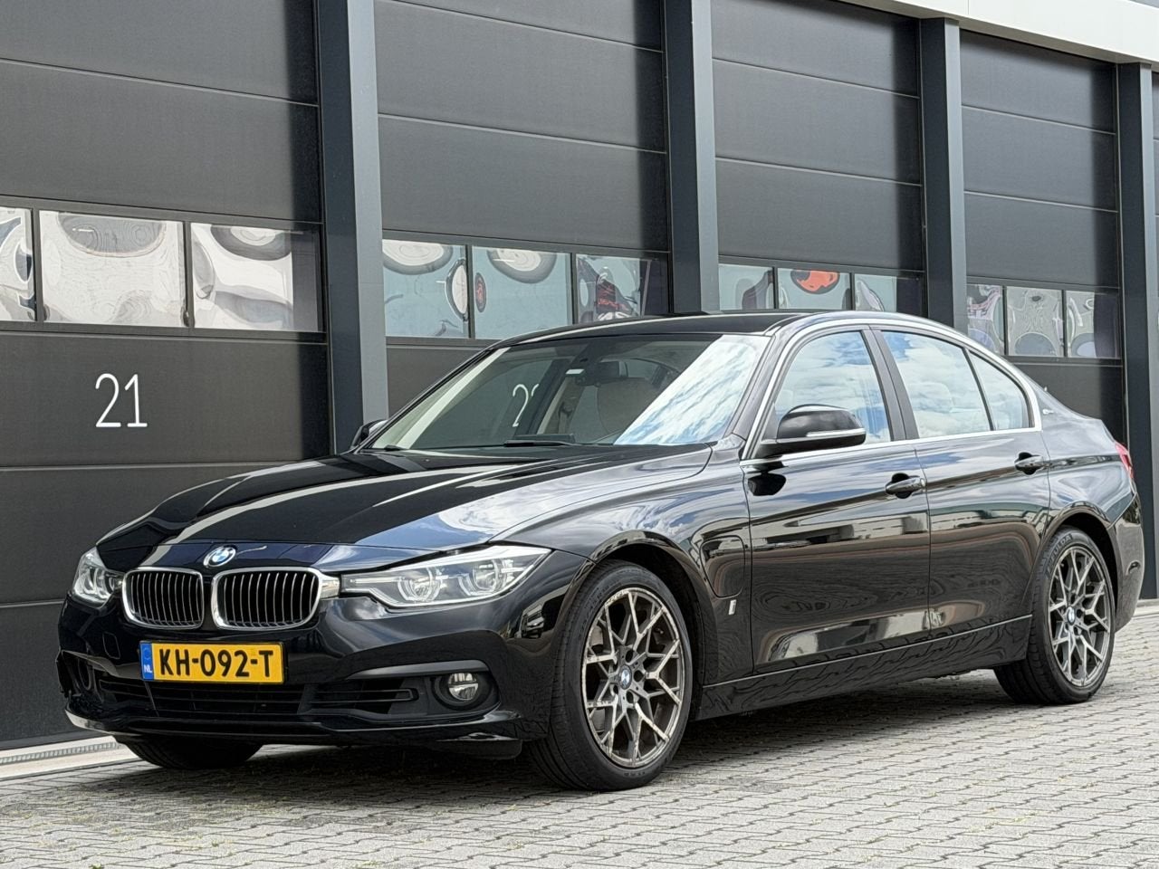 BMW 3-serie 330e Leer Clima Xenon PDC (bj 2016, automaat), Automaat, 1998 cc, Euro 6, Zwart