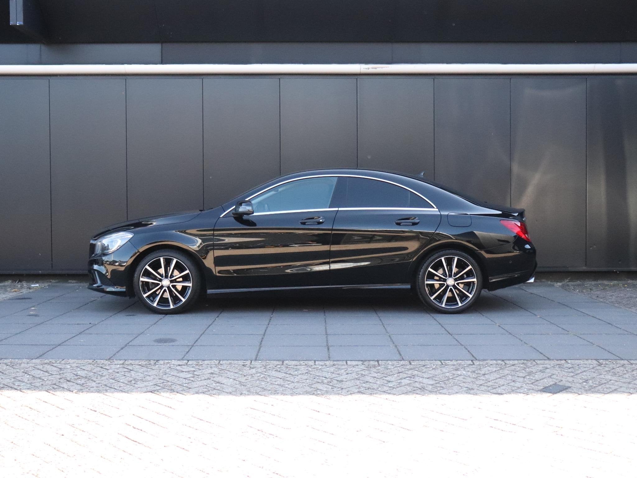 Mercedes-Benz CLA-klasse 200 Ambition | PDC | PANO | SPORTST, Stof, Gebruikt, Euro 6, Zwart