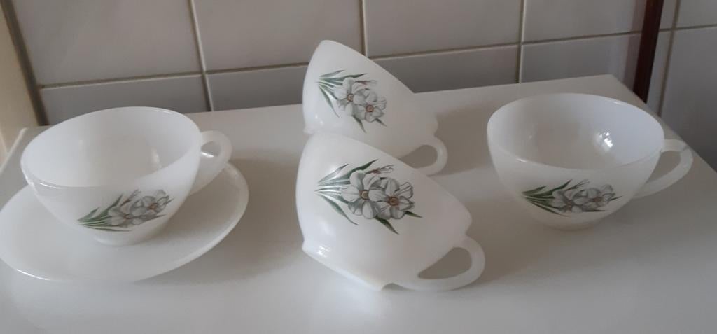Arcopal kopjes, Antiek en Kunst, Antiek | Servies los, Ophalen of Verzenden