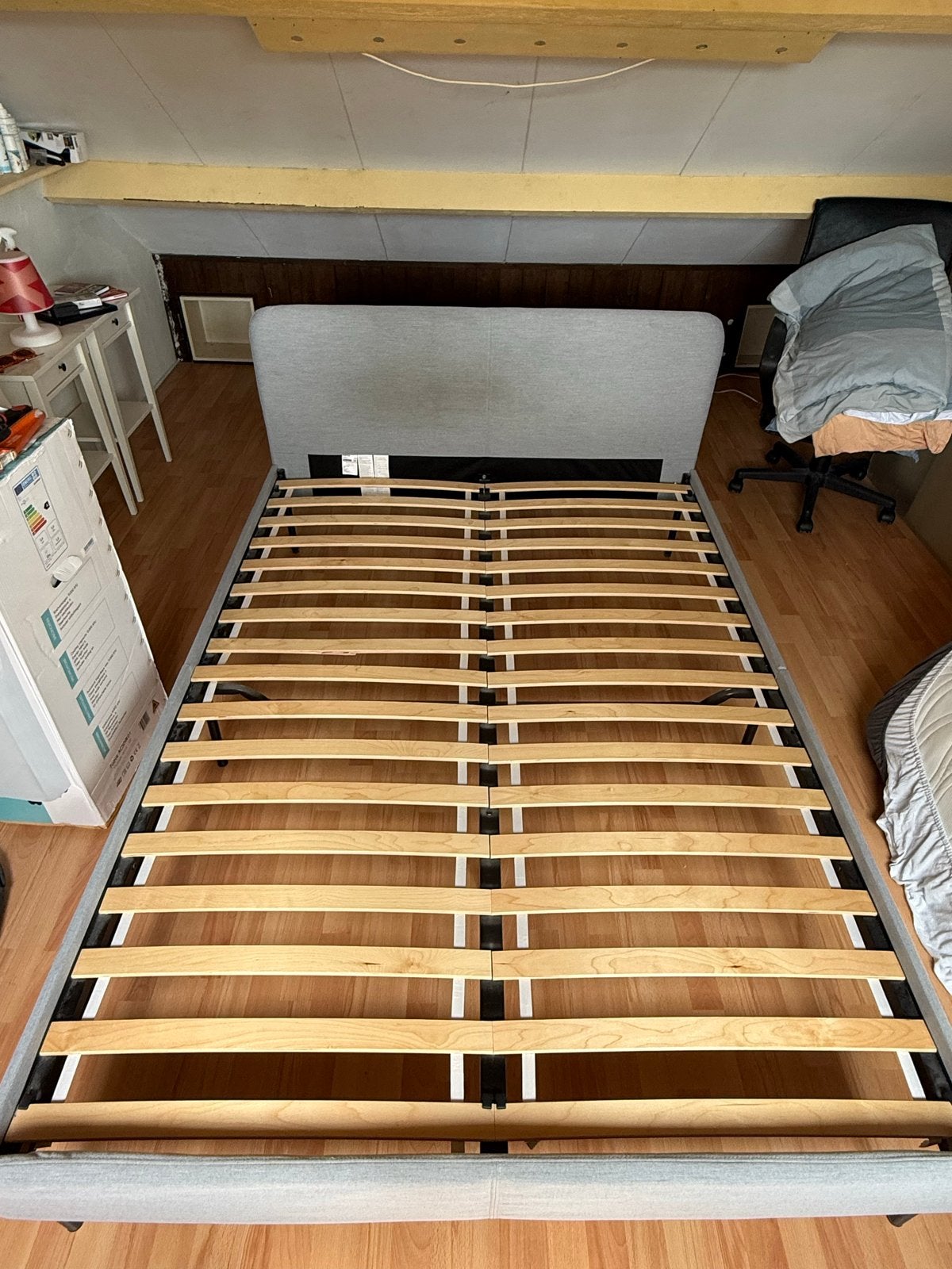 IKEA SLATTUM tweepersoonsbed (140x200 cm) met lattenbodem, Huis en Inrichting, Slaapkamer | Bedden, Ophalen, Tweepersoons, 140 cm