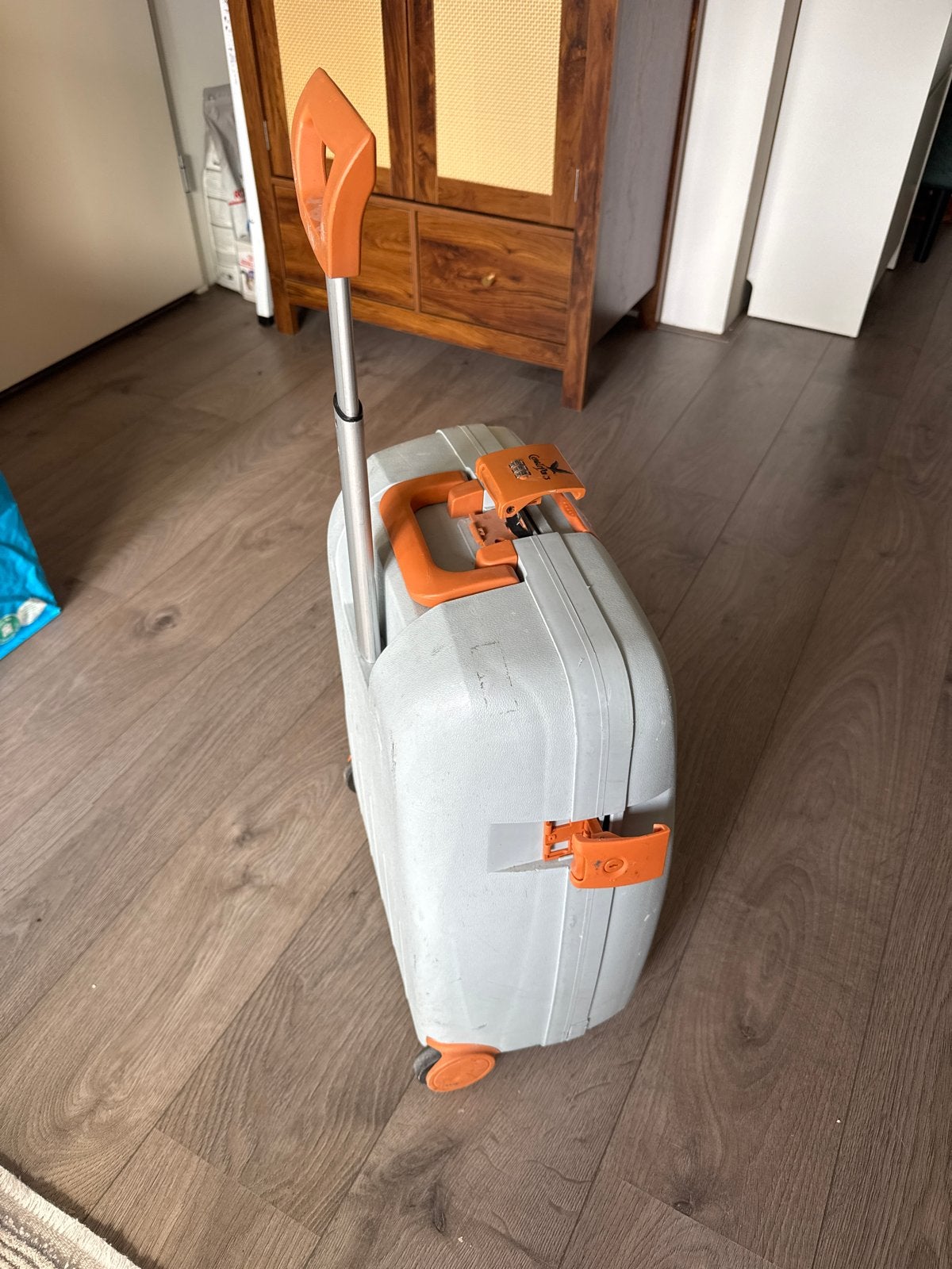 Stevige Center Parcs trolly koffer met cijferslot, Ophalen, Gebruikt, 50 tot 60 cm, Hard kunststof