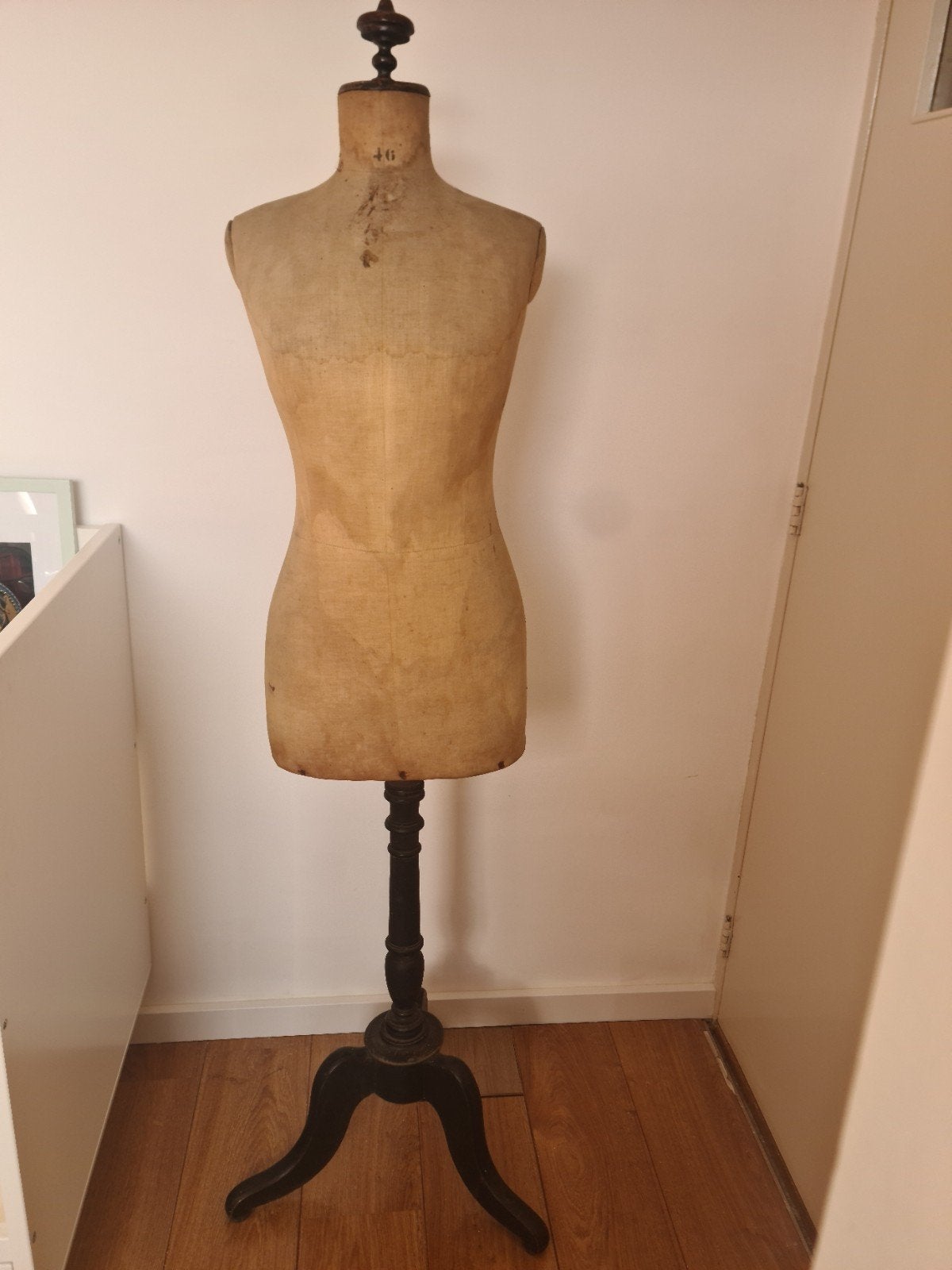 Antieke paspop met houten onderstel, Ophalen of Verzenden, Gebruikt, Paspop