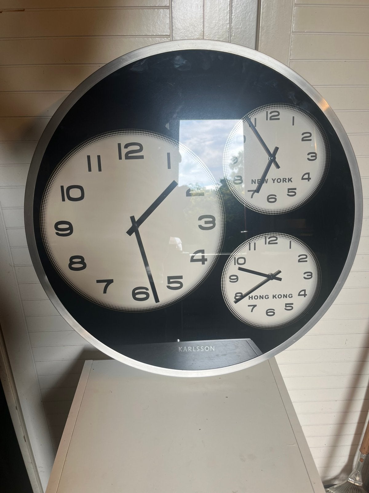 Karlsson wandklok 60 cm. doorsnede, Ophalen, Wandklok, Werkt op batterijen, Zo goed als nieuw