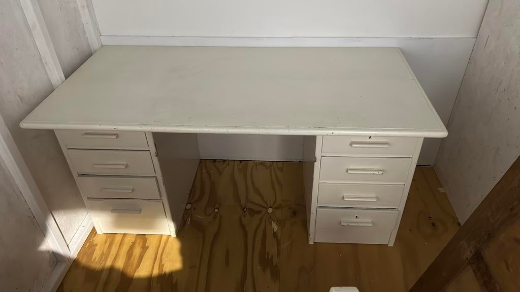 Oud Bureau Wit maar originele kleur is houtkleur., Ophalen, Demontabel, Gebruikt, 150 cm