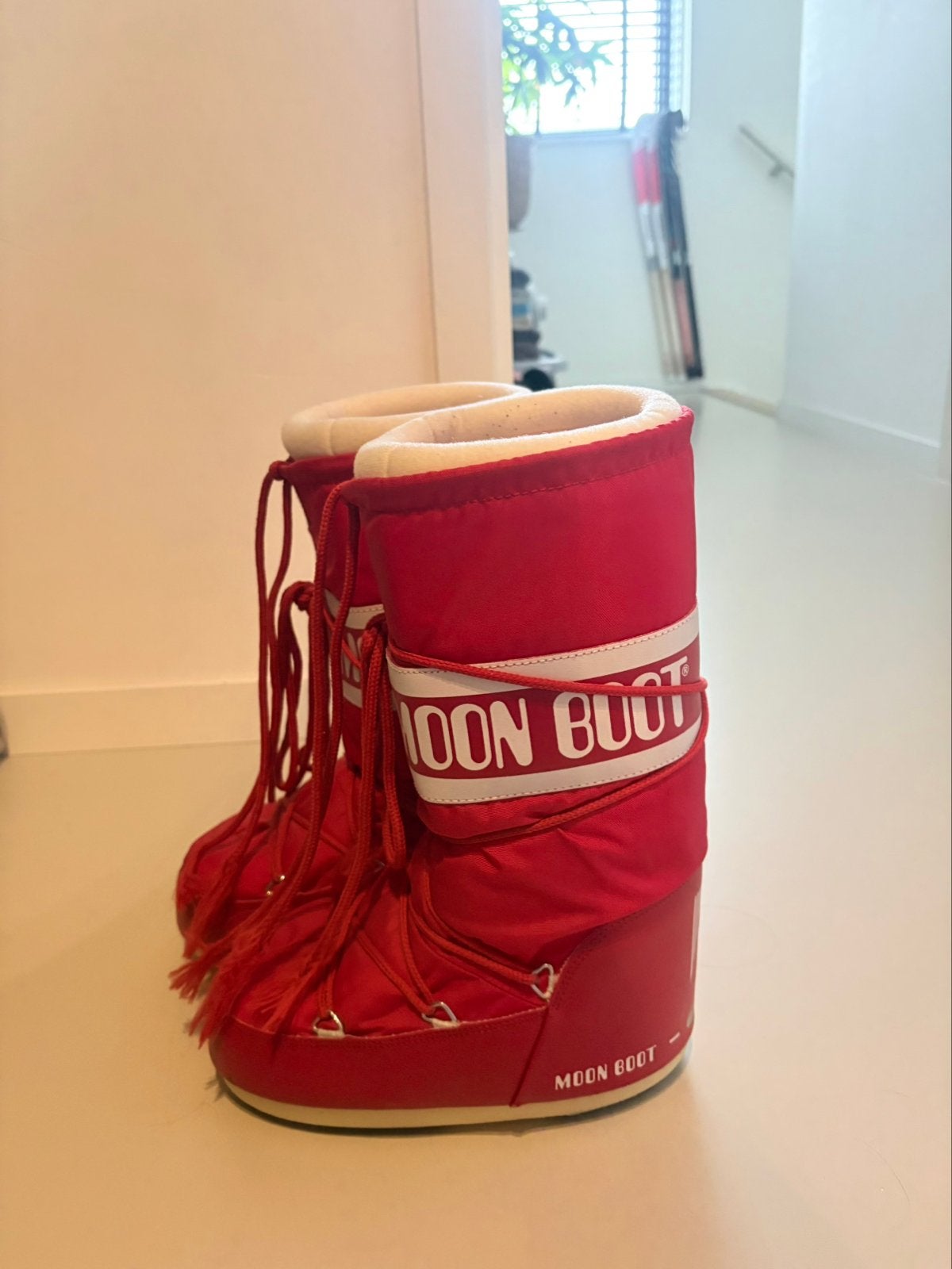 MOON BOOTS ICON hoog, rood. Maat 35/38, Verzenden, Zo goed als nieuw, Rood, Hoge laarzen