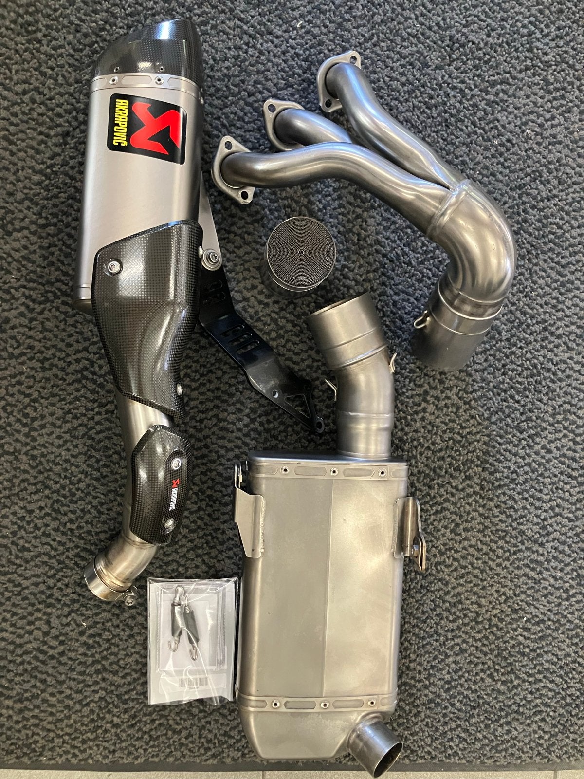 Akrapovic uitlaat Yamaha Tracer 9 / 9 GT (incl. db killer, k, Ophalen, Nieuw
