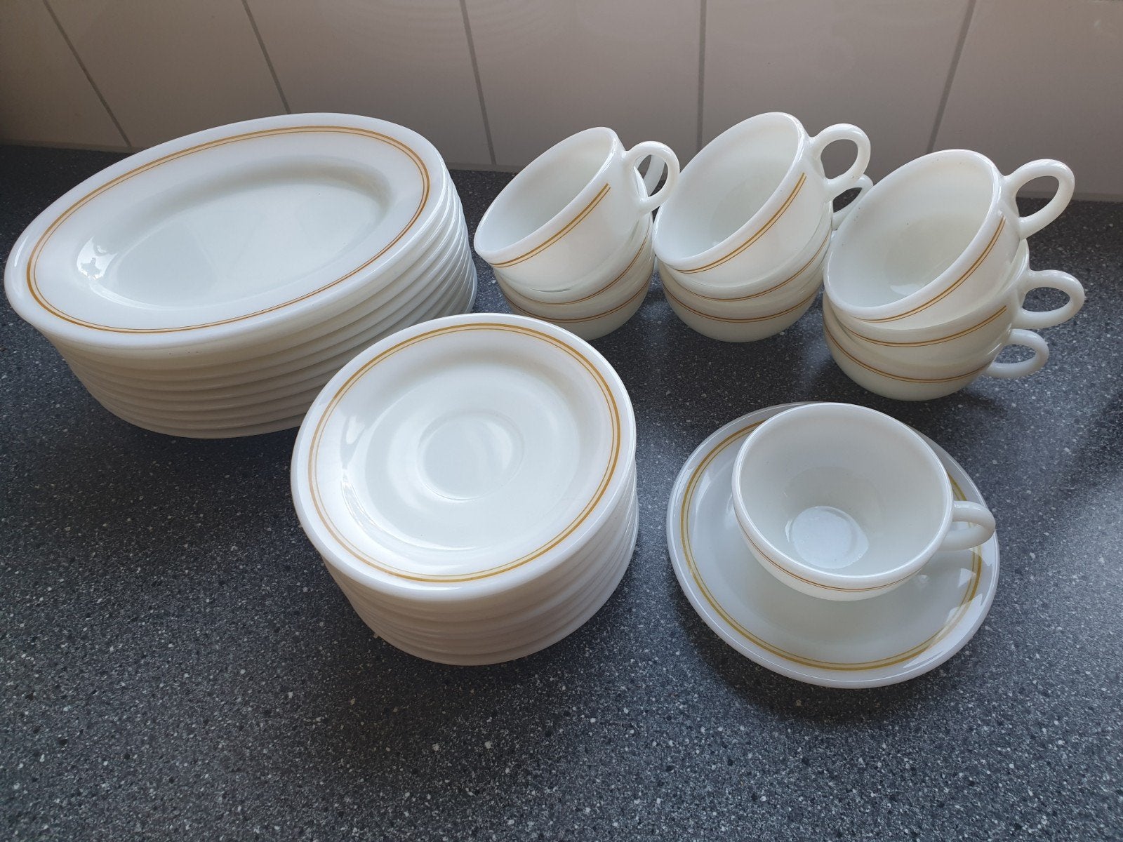 Vintage Pyrex Servies - Wit met Gouden Rand, Antiek en Kunst, Antiek | Servies compleet, Ophalen of Verzenden