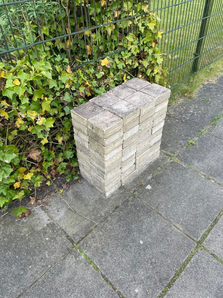 80 gebruikte tegels 14x14x6 cm gratis af te halen, Tuin en Terras, Ophalen, Gebruikt, Klinkers, Minder dan 5 m²