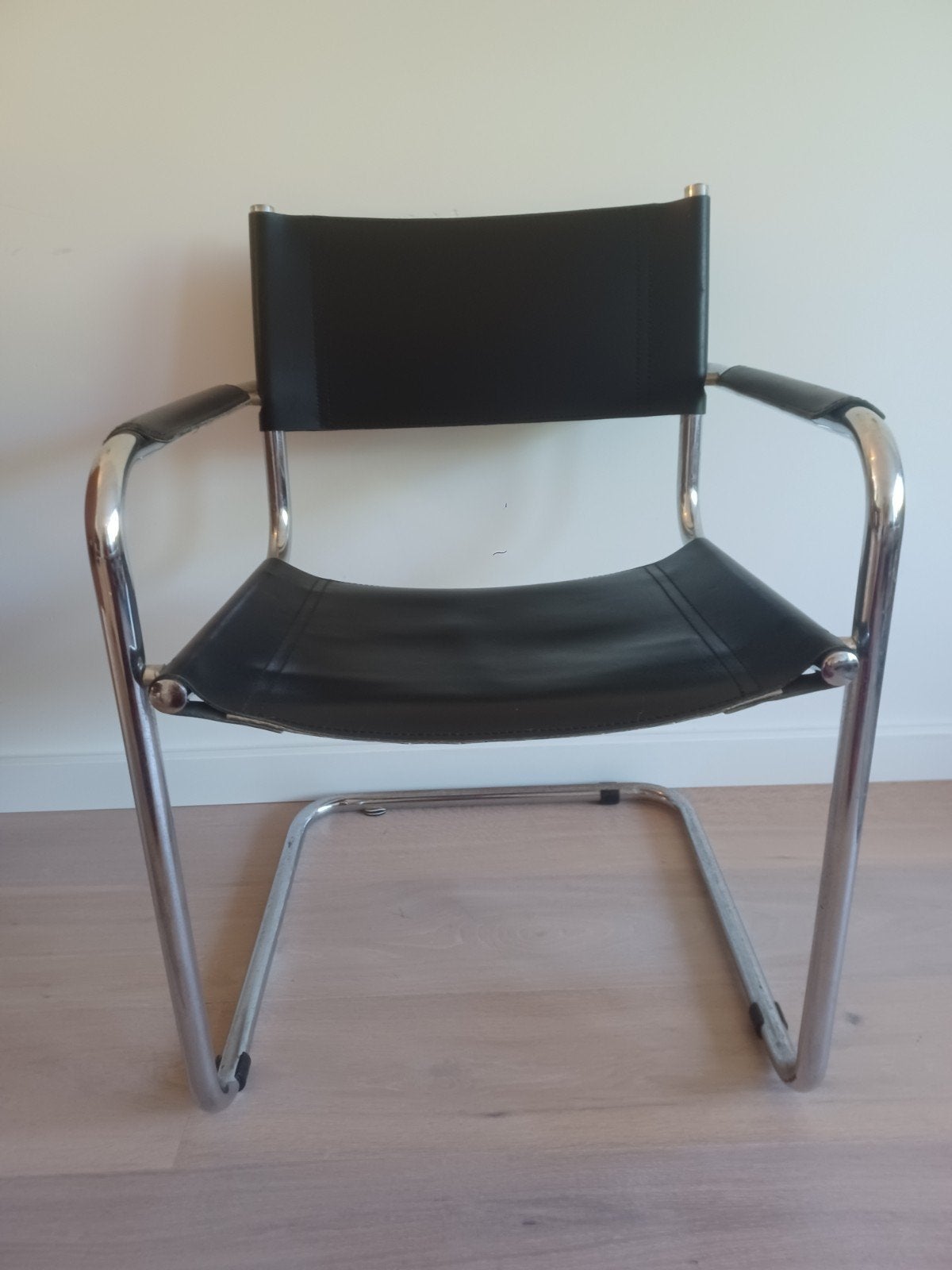Vintage stoel_bauhaus_buizenstoel_stijl Marcel Breuer_zwart, Huis en Inrichting, Stoelen, Ophalen, Gebruikt, Bauhaus vintage, Zwart