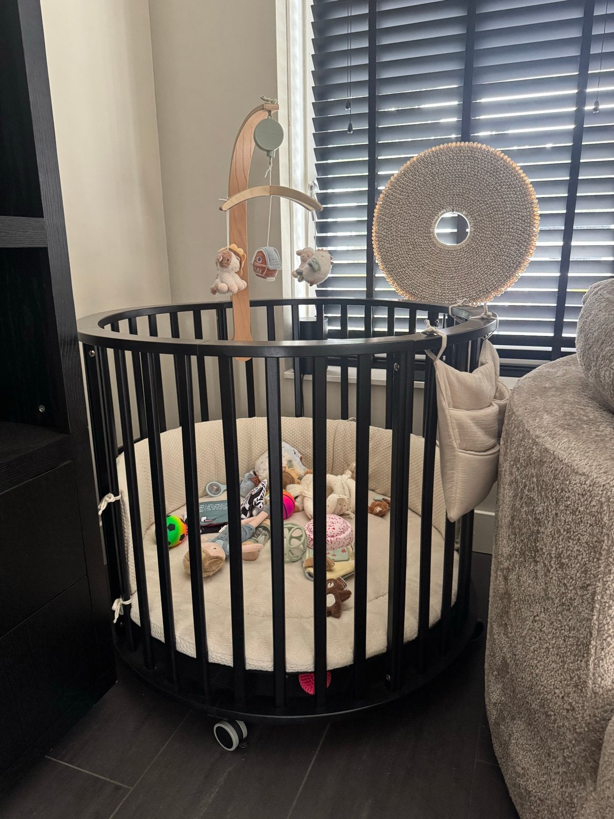 Nette ronde box zwart, in 2 hoogtes verstelbaar, Kinderen en Baby's, Ophalen, Gebruikt, Rond, In hoogte verstelbaar