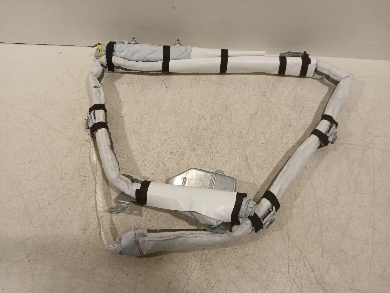 Gordijn airbag links Nissan Leaf, Onderdelen@venauto.nl, Van der Ven Autorecycling B.V., Gebruikt, Ettenseweg 76, 4706 PB Roosendaal, The Netherlands