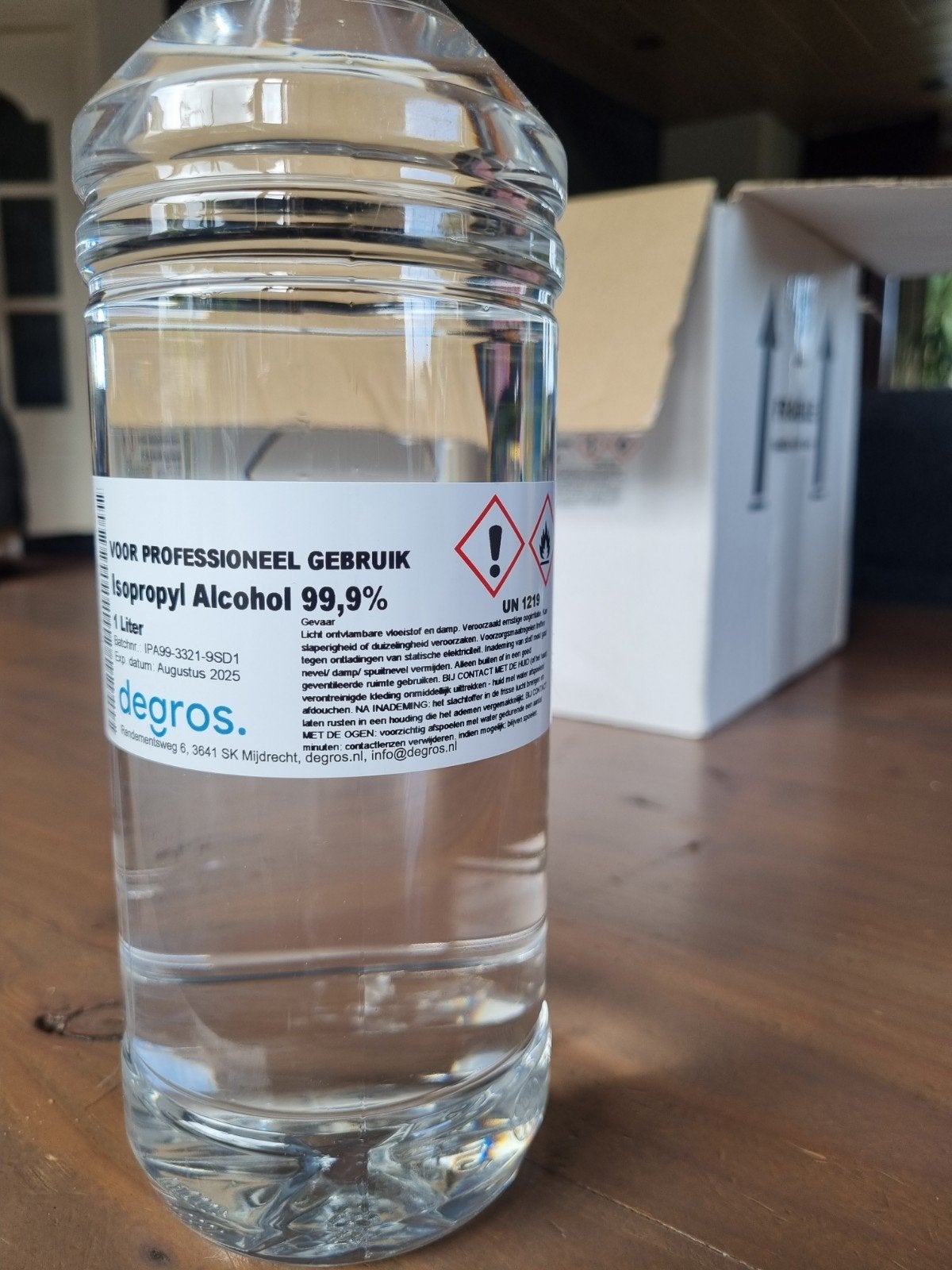 te koop 11 flessen isopropyl alcohol 99,9 procent, Ophalen